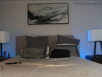 couple
        ari_lovexo cam image #2724