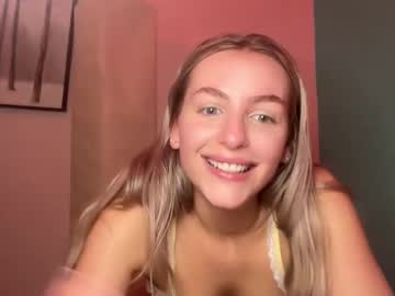 girl
        summerlovingg cam image #4421633