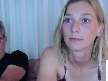 couple
        joannadea cam image #1863130