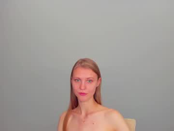 girl
        phoebepaw cam image #4676224