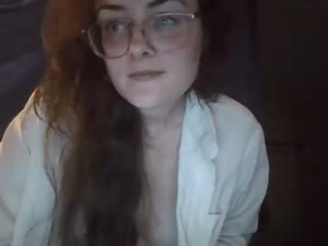 girl
        eyadivine cam image #2122423