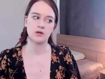 girl
        beatrixdurow cam image #4396052