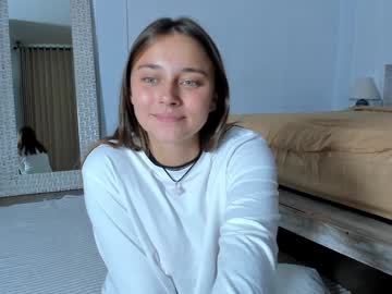 girl
        eleonora_linn_ cam image #5754473