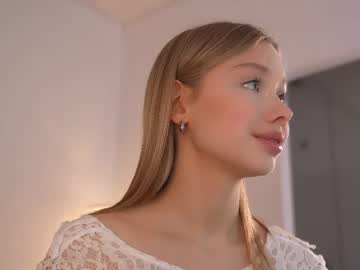 girl
        april_blush cam image #6805547