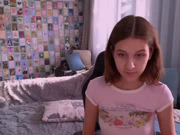 girl
        vanessabayer cam image #4416396