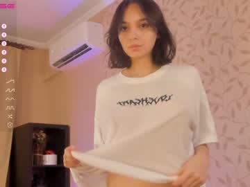 girl
        aimeerogers cam image #1634110