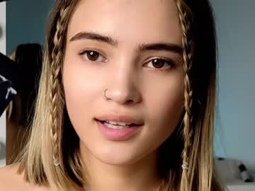girl
        babyface_cb cam image #3697165