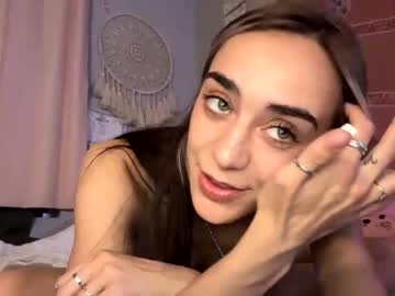 girl
        emmachance cam image #2672015