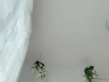 girl
        littlegreekflower cam image #6302582