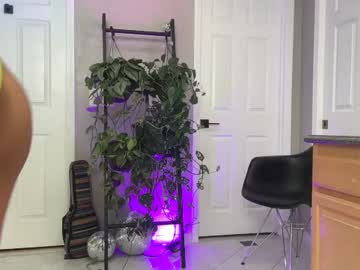 girl
        misolexi cam image #2843950