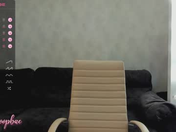 girl
        tia__moon cam image #2624086