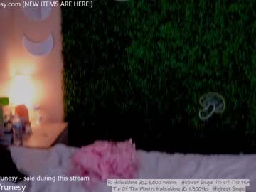 girl
        runesy cam image #1845901