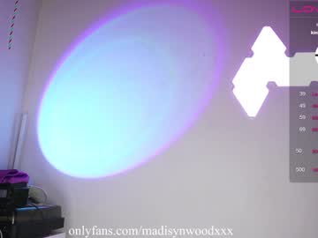 girl
        madisynwood cam image #1551006