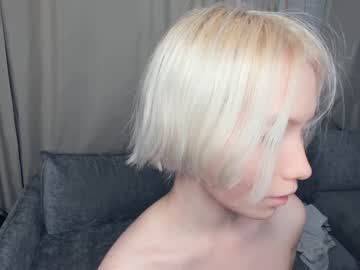 girl
        silvergloss cam image #2509077
