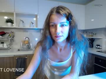 girl
        anna_shine_ cam image #2422314