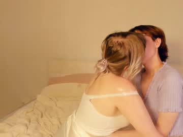 couple
        hoiiy_cute cam image #2207891