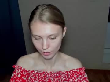 girl
        phoebepaw cam image #4396138