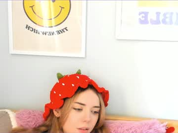 girl
        thisisamelia cam image #2134831