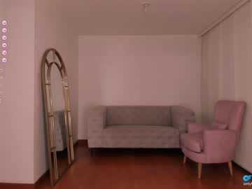 girl
        dinaoneg cam image #3734517