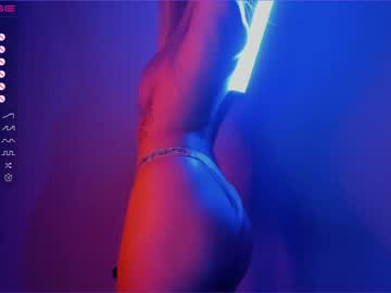 girl
        roonaxel cam image #2058463