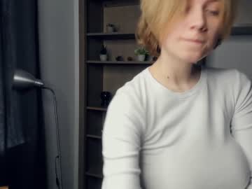 girl
        kristi_moss cam image #2787613