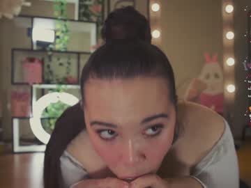 girl
        chery_lady22 cam image #5587760