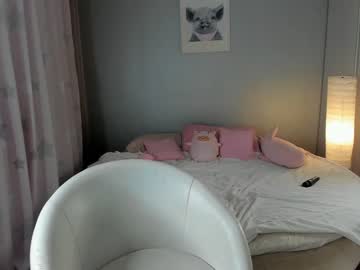 girl
        _mito_69 cam image #3582875