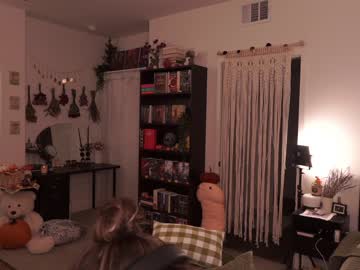 girl
        evelynpiers cam image #2388652