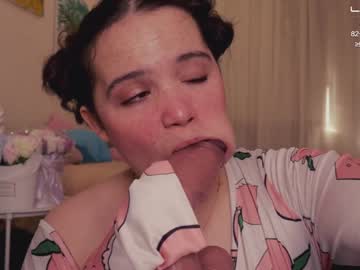 girl
        chery_lady22 cam image #1839089