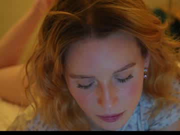 girl
        ellaa91 cam image #3435603