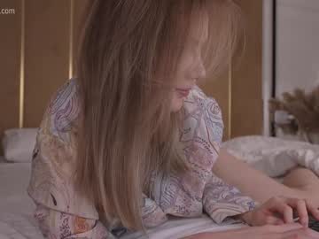 girl
        love_machine_ cam image #3407950