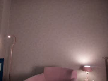 girl
        meowlina cam image #5373380