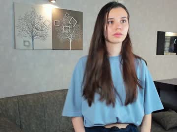 girl
        jolly_bell cam image #4311556