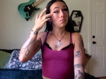 girl
        indigomourn cam image #4268453