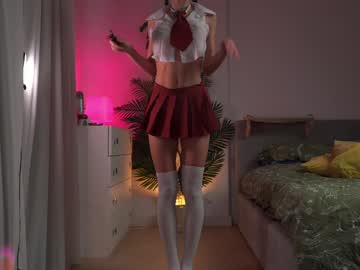 girl
        emma_land cam image #6229070