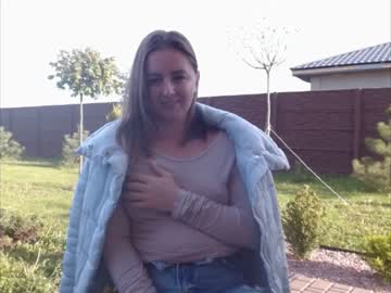girl
        juicy_peach88 cam image #1454067