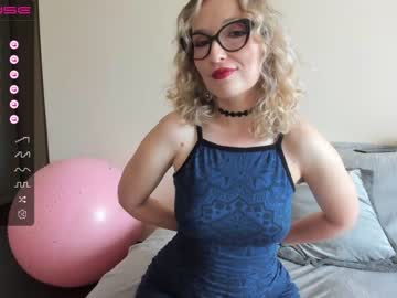 girl
        emilymilf__ cam image #1632797