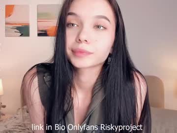 girl
        riskyproject cam image #7006154