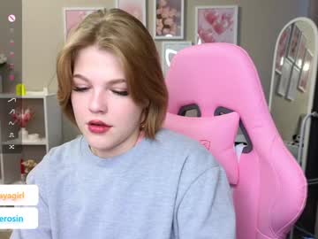 girl
        maya_blonde18 cam image #6041449