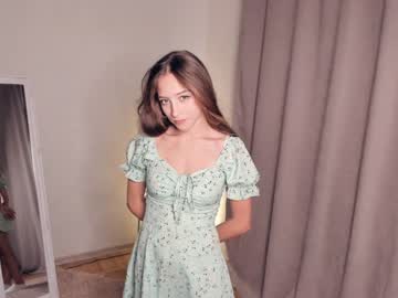 girl
        wave_of_happy_ cam image #2707125