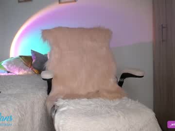 girl
        _arianalzate_ cam image #450309