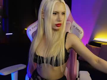 girl
        stacy_batt cam image #6106870