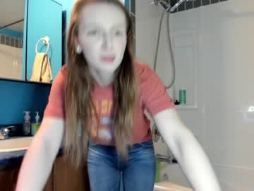 girl
        skyewatson cam image #3201325