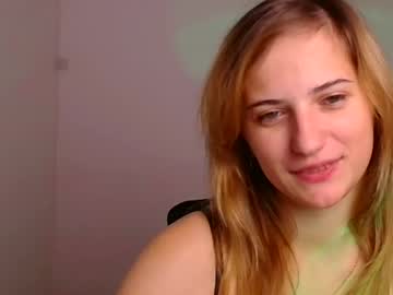 girl
        molly_lyyy cam image #5211881