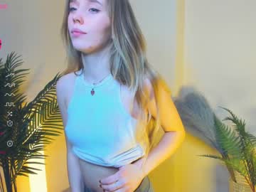 girl
        katrin_tangerine cam image #3938490