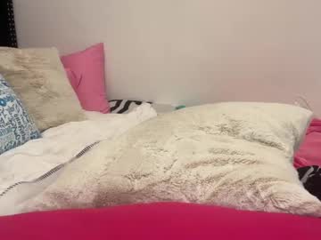 girl
        thebellareid cam image #5407831