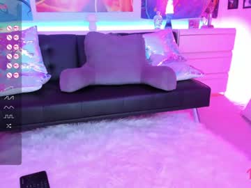 girl
        daphnemadison cam image #4070290