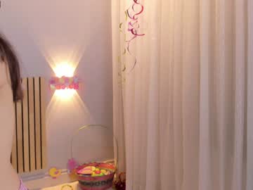 girl
        little_effy18 cam image #1285080