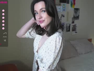 girl
        daisy_mint cam image #1237355