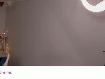 girl
        vivian_qwerty cam image #5774767